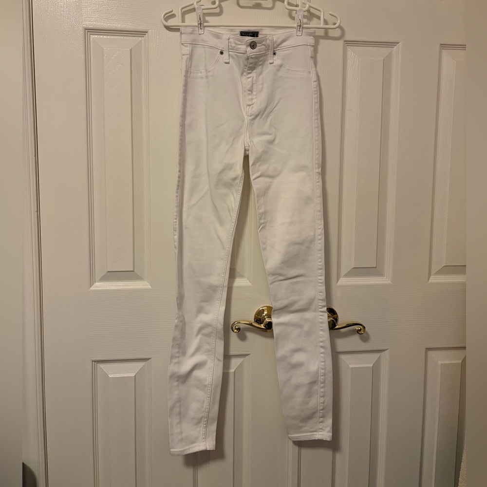Abercrombie & Fitch Women's White Skinny Jeans (size 25)